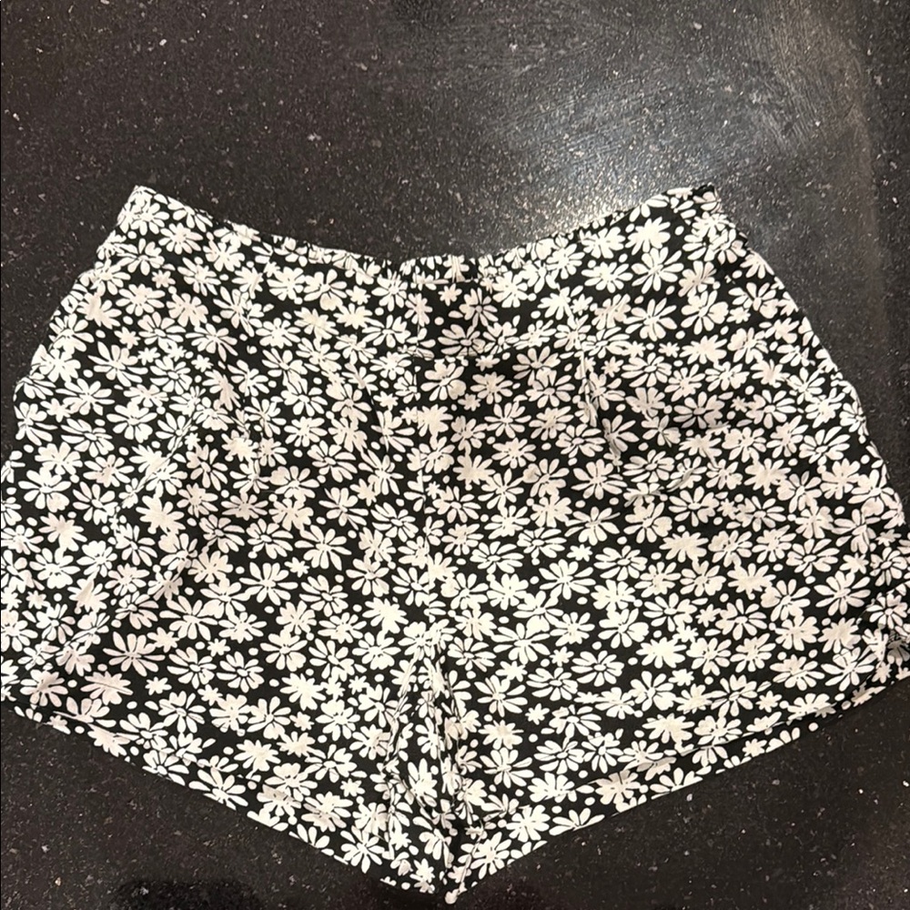 LOFT  Black and White Floral Shorts with Pockets
